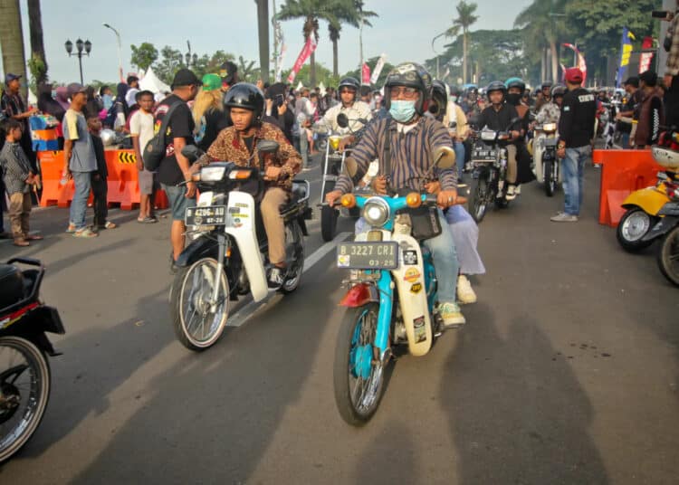 Foto Penghobi Motor Riding Sore Peringati Hari Sumpah Pemuda