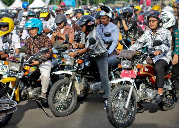 Foto Penghobi Motor Riding Sore Peringati Hari Sumpah Pemuda