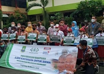 Siswa Kota Tangerang Terima Bantuan 500 Kacamata