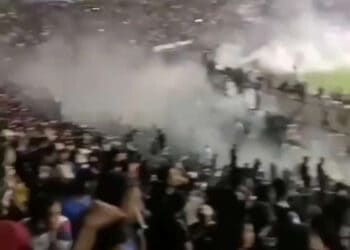 Gas Air Mata Dilarang FIFA, Berikut Ini Bahayanya
