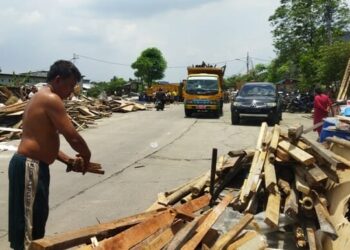 Bangli Kali Songsit di Kecamatan Benda Akhirnya Dibongkar