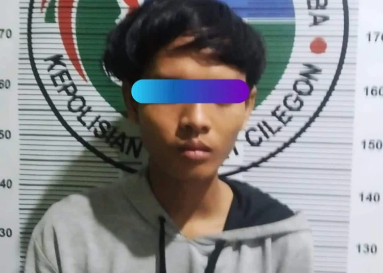 KFA (20), warga Desa Serdang, Kecamatan Kramatwatu, Kabupaten Serang, ditangkap personel Satuan Reserse Narkotika dan Obat-obatan Terlarang (Satresnarkoba) Polres Cilegon, Kamis (3/11/2022) lalu. (ISTIMEWA)