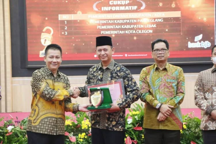 Pemkab Serang Raih Penganugerahan Badan Publik Informatif dari KI Banten, Rabu (23/11/2022). (ISTIMEWA)
