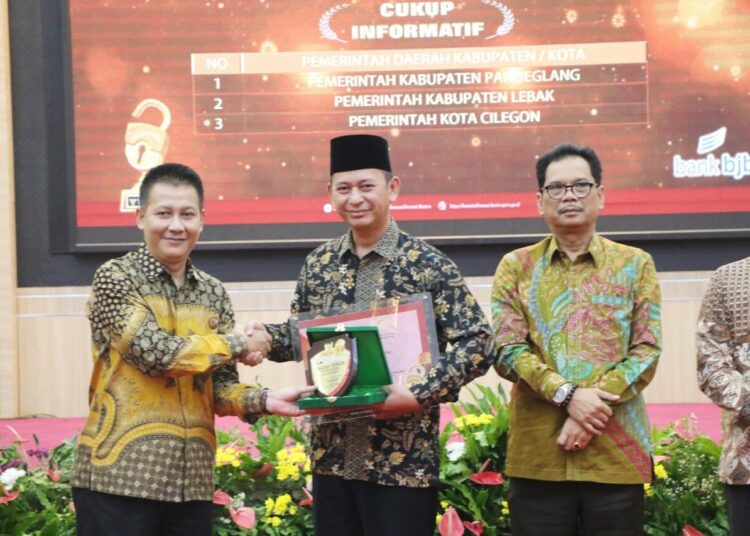 Pemkab Serang Raih Penganugerahan Badan Publik Informatif dari KI Banten, Rabu (23/11/2022). (ISTIMEWA)