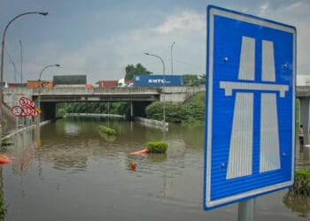 Foto Banjir di Gerbang Tol Bitung Tangerang