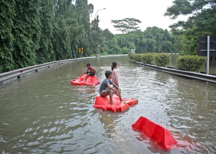 Foto Banjir di Gerbang Tol Bitung Tangerang