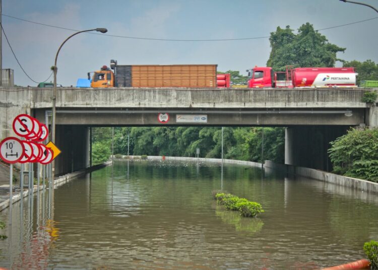 Foto Banjir di Gerbang Tol Bitung Tangerang