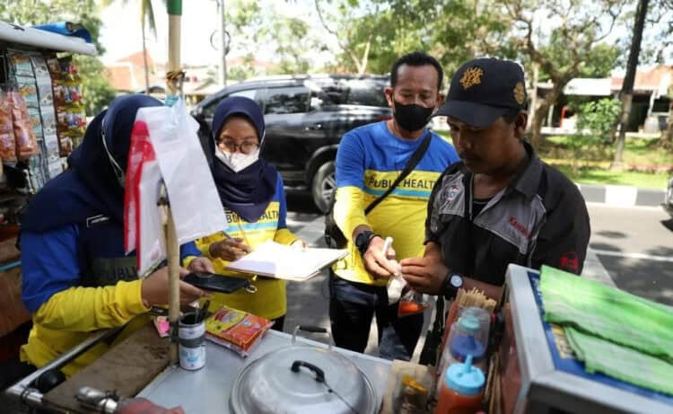 Dinkes Kota Tangerang Tes Sampel Makanan Pedagang di Stadion Benteng Reborn, Hasilnya 1 Produk Berformalin