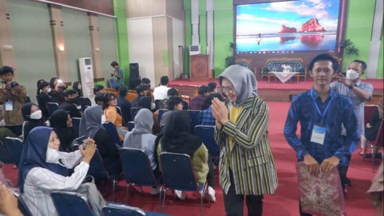 Airin hadiri acara Seminar Nasional, di Kampus Untirta Pakupatan, Serang, Rabu (16/11/2022). (SIDIK/SATELITNEWS.COM)