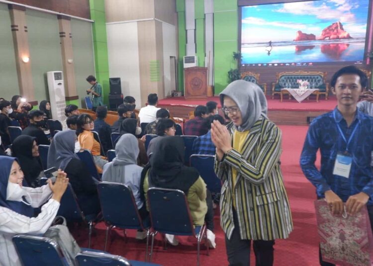 Airin hadiri acara Seminar Nasional, di Kampus Untirta Pakupatan, Serang, Rabu (16/11/2022). (SIDIK/SATELITNEWS.COM)
