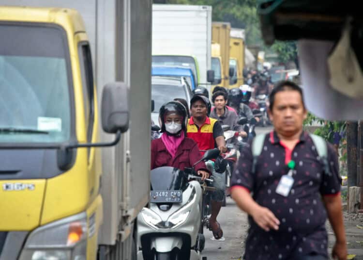 Foto Kemacetan Lalu Lintas di Jalan Marsekal Suryadarma