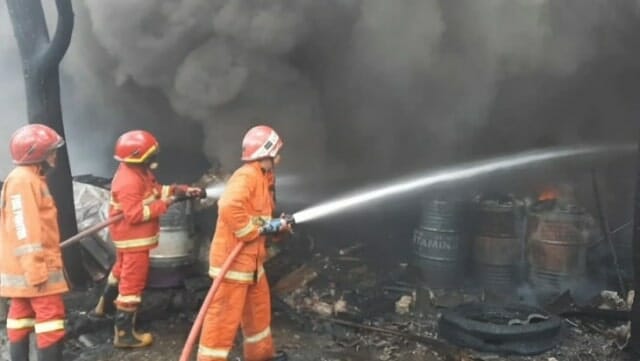 Gudang Pabrik Kertas di Cibodas Ludes Terbakar, Kerugian Ditaksir Ratusan Juta