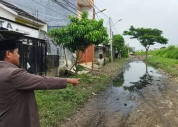 Fasos Fasum Belum Diserahkan, Jalan Perumahan Garden City Periuk Mirip Kubangan