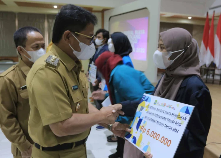 268 Mahasiswa di Kota Tangerang Terima Bantuan Sosial Biaya Pendidikan