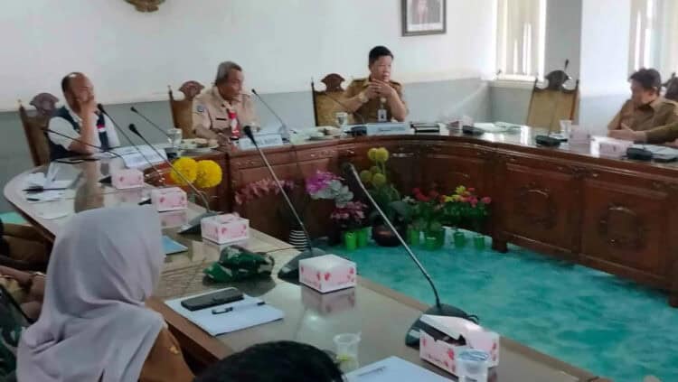 Rapat evaluasi relokasi PKL, Selasa (20/12/2022). (SIDIK/SATELITNEWS.COM)