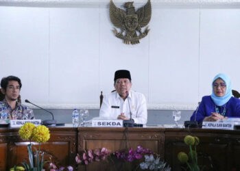 Sekda Kabupaten Serang TB. Entus Mahnud Sairi, saat menggelar rapat koordinasi, belum lama ini. (DOKUMEN/SATELITNEWS.COM)