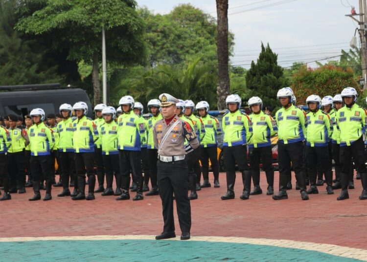 Ribuan personel Polres Pandeglang, dikerahkan untuk amankan Nataru, Kamis (22/12/2022). (LUTFI/SATELITNEWS.COM)