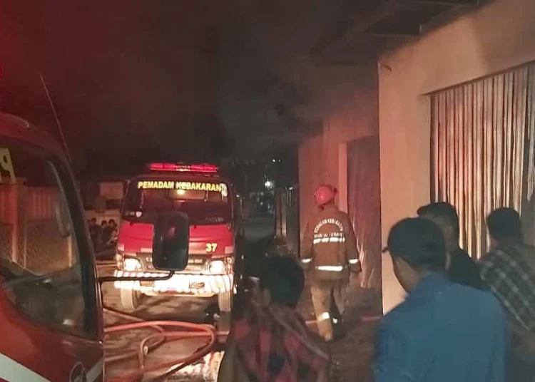 Pabrik Gamis Terbakar di Gempol Sari, Kerugian Rp 2 Miliar