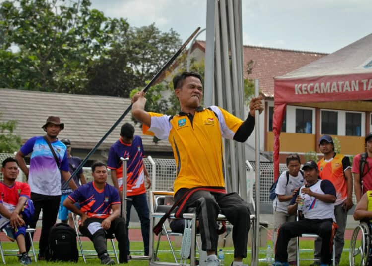 Foto Aksi Atlet Lempar Lembing dan Cakram di Peparprov IV Banten