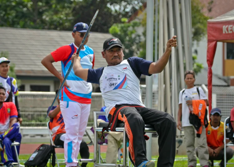 Foto Aksi Atlet Lempar Lembing dan Cakram di Peparprov IV Banten