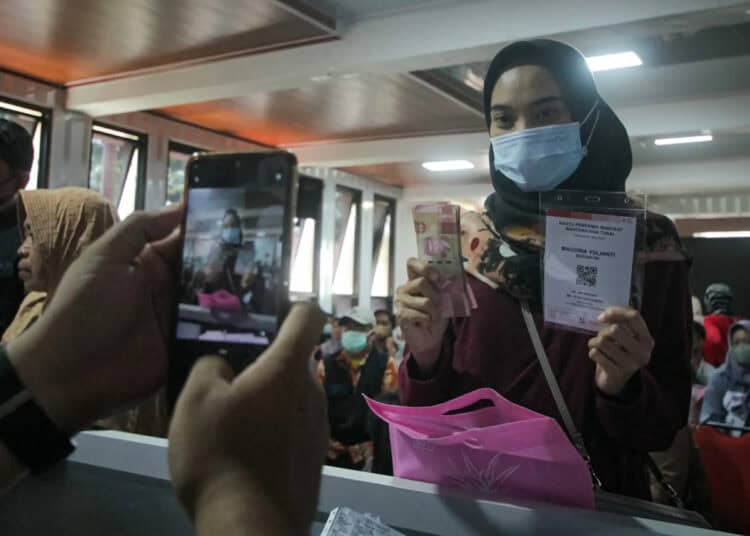 Foto Penyaluran BNT untuk UMKM di Kota Tangerang