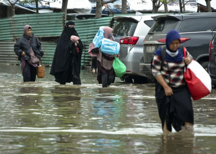 Foto Banjir Rob di Kawasan Pantai Tanjung Pasir Tangerang