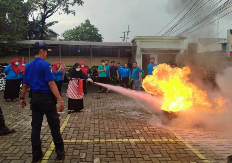 Tenaga Kesehatan Puskesmas Larangan Utara Diberi Pelatihan Mitigasi Bencana