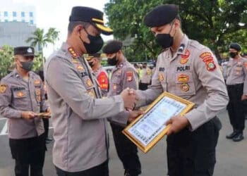 4 Anggota Polres Metro Tangerang Kota Diganjar Penghargaan Inspiratif