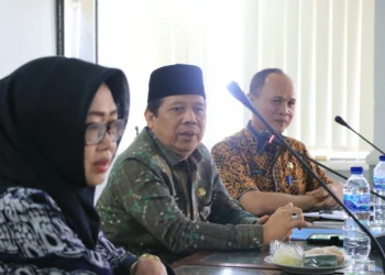 Sekda Kabupaten Serang, Tb. Entus Mahmud Sahiri, menerima kunjungan dari UNPAD Bandung, Jawa Barat, Kamis (19/1/2023). (SIDIK/SATELITNEWS.COM)