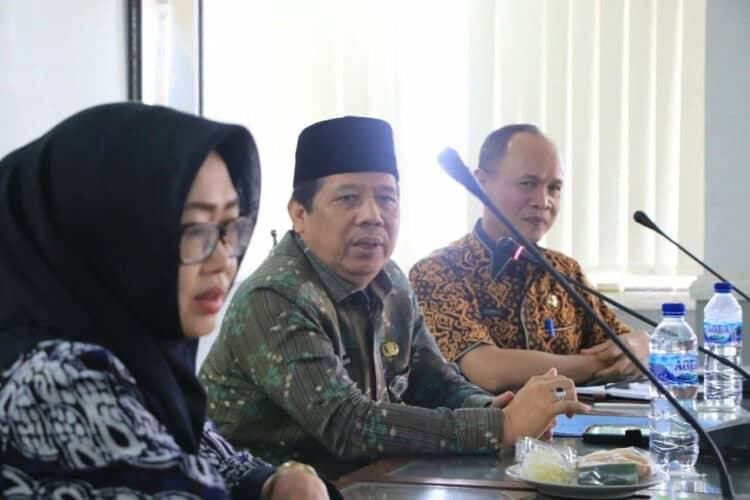 Sekda Kabupaten Serang, Tb. Entus Mahmud Sahiri, menerima kunjungan dari UNPAD Bandung, Jawa Barat, Kamis (19/1/2023). (SIDIK/SATELITNEWS.COM)