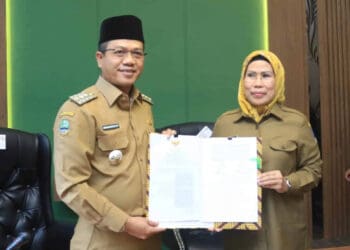 Penandatanganan Kerjasama antara Bupati Serang Ratu Tatu Chasanah dengan Bupati Bandung M. Dadang Supriatna, di Pendopo Bupati Bandung, Jawa Barat, Senin (30/1/2023). (ISTIMEWA)