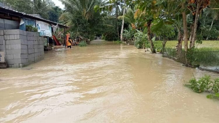 Banjir masih melanda. (ISTIMEWA)