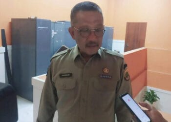 PJ Sekda Banten, M. Tranggono, sedang di wawancara wartawan, Selasa (31/1/2023). (LUTHFI/SATELITNEWS.COM)