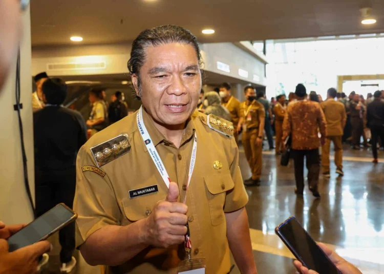 Penjabat Gubernur Banten Al Muktabar menyatakan sudah meminta perusahaan tak melakukan PHK. (IST)