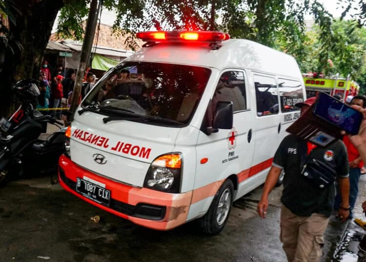 Foto Kebakaran Kios Laundry di Karawaci, Dua Orang Tewas