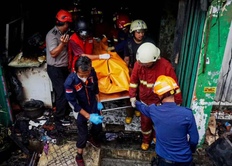 Foto Kebakaran Kios Laundry di Karawaci, Dua Orang Tewas