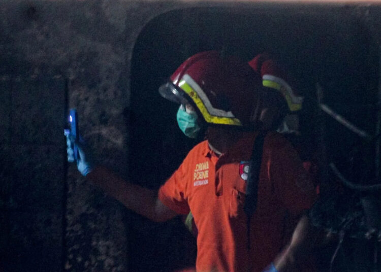 Foto Kebakaran Kios Laundry di Karawaci, Dua Orang Tewas