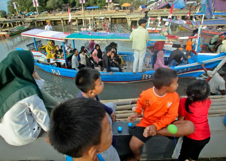 Foto Liburan Tahun Baru di Kawasan Wisata Desa Ketapang Tangerang