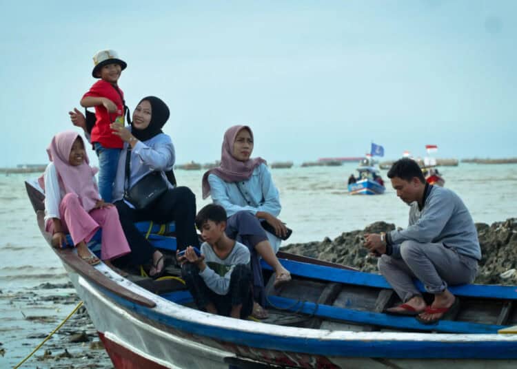 Foto Liburan Tahun Baru di Kawasan Wisata Desa Ketapang Tangerang