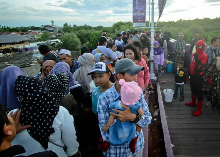 Foto Liburan Tahun Baru di Kawasan Wisata Desa Ketapang Tangerang