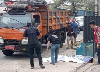 Terjatuh dari Atas Truk, Kernet Armada DLH Tewas di Tempat