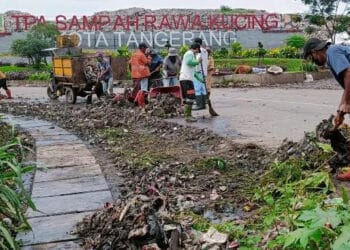 Sampah TPA Rawa Kucing Longsor, Akses Jalan Iskandar Muda Sempat Tertutup