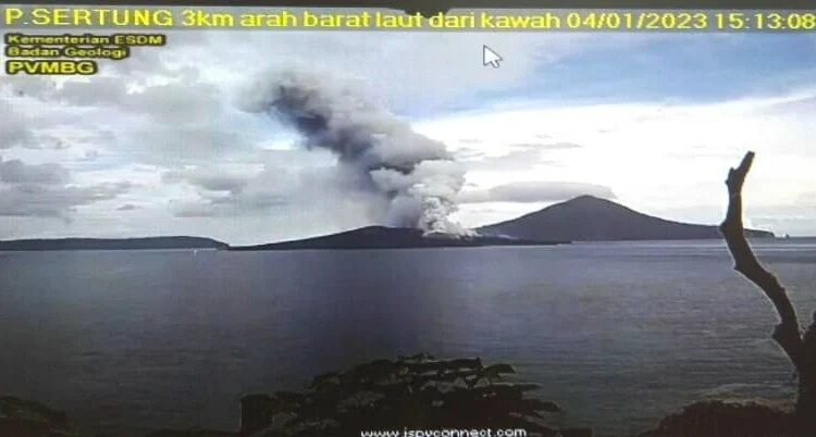 Gunung Anak Krakatau Meletus, Lontarkan Abu Setinggi 3.000 Meter
