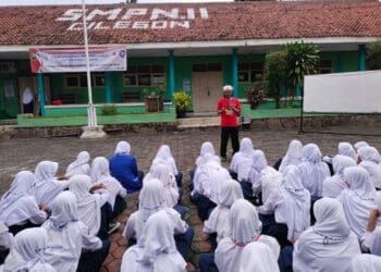 DIKLATSAR KEBENCANAAN - Sebanyak 50 anggota Palang Merah Remaja (PMR) Unit SMPN 11 Kota Cilegon, diperkenalkan materi tentang Pertolongan Pertama (PP) dan simulasi bencana dalam, kegiatan Pendidikan dan Pelatihan Dasar (Diklatsar), Sabtu (25/2/2023). (ISTIMEWA