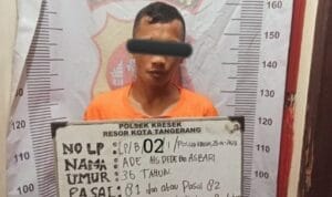 DIAMANKAN: Seorang warga Kampung Cigeureung, Desa Koper, Kecamatan Kresek yang berinisial A (38), ditangkap Kepolisian Sektor Kresek setelah diketahui melakukan pemerkosaan terhadap anak tirinya. (ALFIAN HERIANTO)