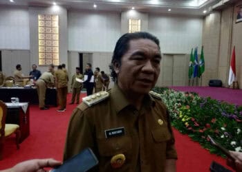 Pj Gubernur Banten Al Muktabar, sampaikan keterangan. (ISTIMEWA)