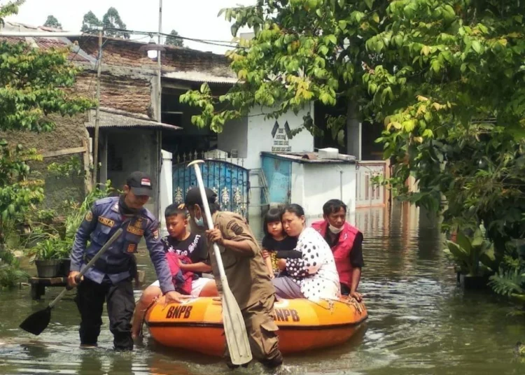 Daerah Resapan Air Hilang dan Kali Meluap, Banjir Rendam 1.027 KK