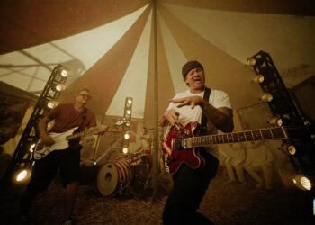 Lirik Lagu Edging - blink-182