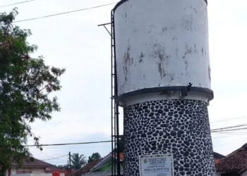 BENDA CAGAR BUDAYA–Water Torn yang berlokasi di depan Mapolres Pandeglang, merupakan salah satu Benda Cagar Budaya (BCB) yang mendapat perawatan dan pemeliharaan dari pemerintah, Rabu (8/2/2023). (MARDIANA/SATELITNEWS.COM)