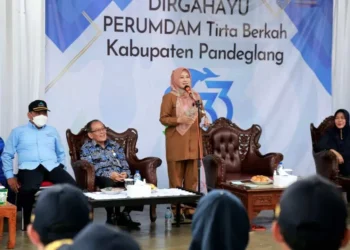HUT Ke 33 TAHUN - Bupati Pandeglang Irna Narulita, menghadiri HUT Perumdam Tirta Berkah ke 33 Tahun, Jumat (24/2/2023). (MARDIANA/SATELITNEWS.COM)